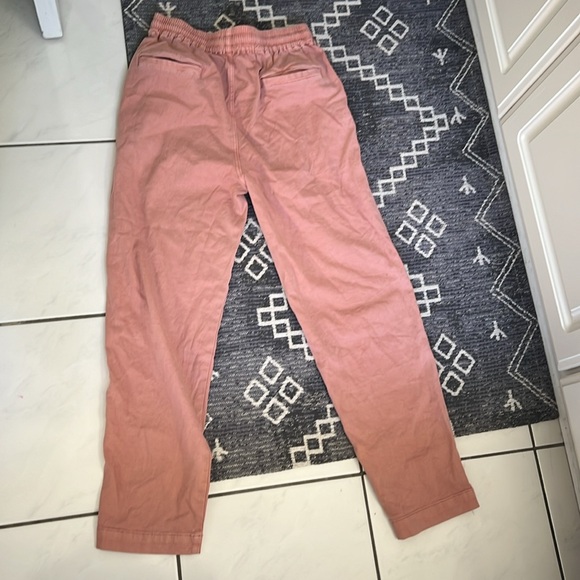 Faherty Essential Travel Tapered Pants in Faded Rose Linen Modal Blend - Picture 5 of 5